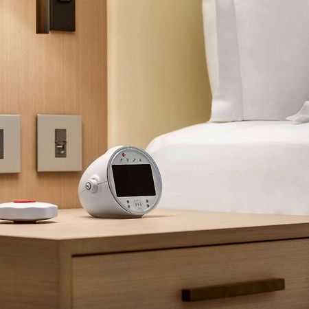 Ramada By Wyndham Riyadh King Fahd Road Dış mekan fotoğraf A bedside alarm